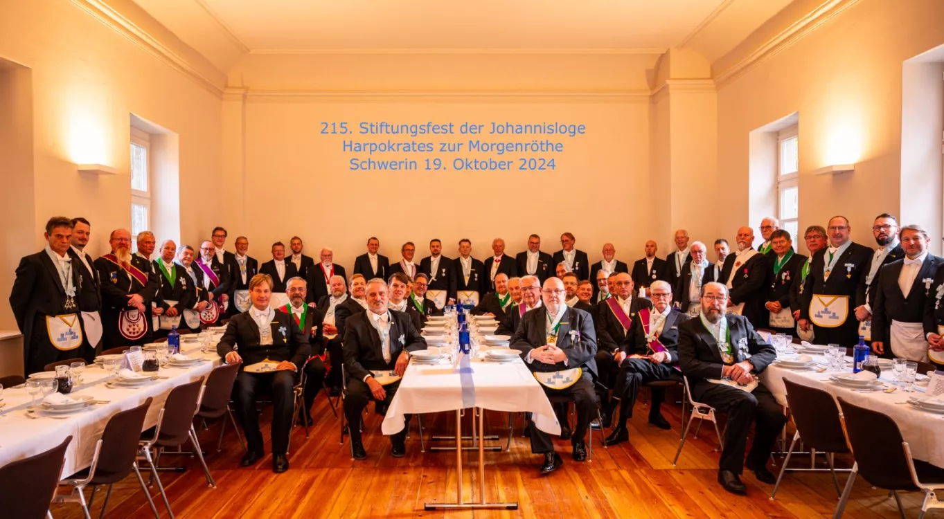 Freimaurerloge Schwerin, Neueinrichtung des Festsaales des Logenhauses Schwerin, Schlachterstr. 17a  - PEM GmbH & Co. Elektro Rohs KG