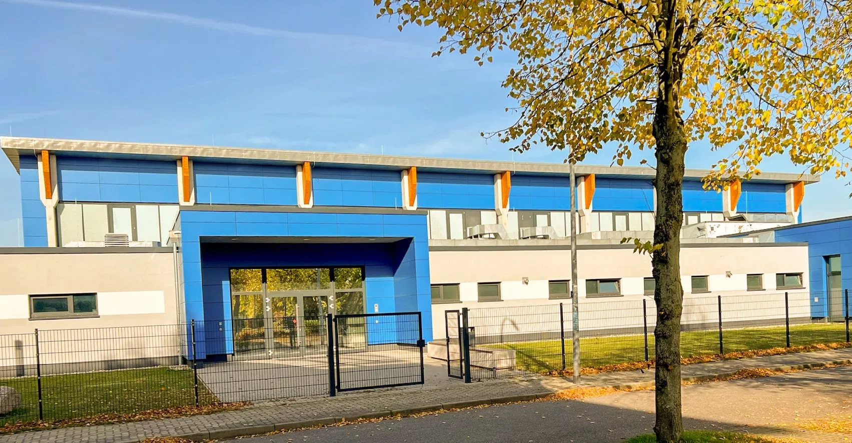 Kieback & Peter, Sporthalle Berufsschulzentrum Neubrandenburg, Otto-Reinhardt-Weg - PEM GmbH & Co. Elektro Rohs KG