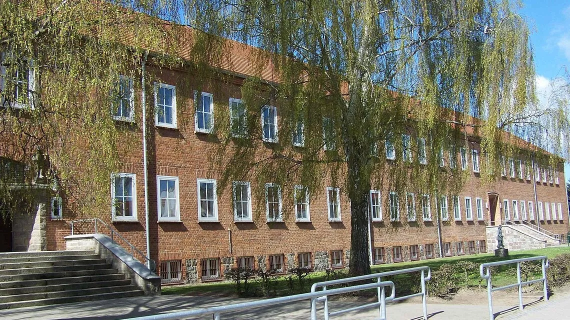 Stadt Woldegk,  Regionale Schule mit Grundschule  „Wilhelm Höcker“ Woldegk- PEM GmbH & Co. Elektro Rohs KG